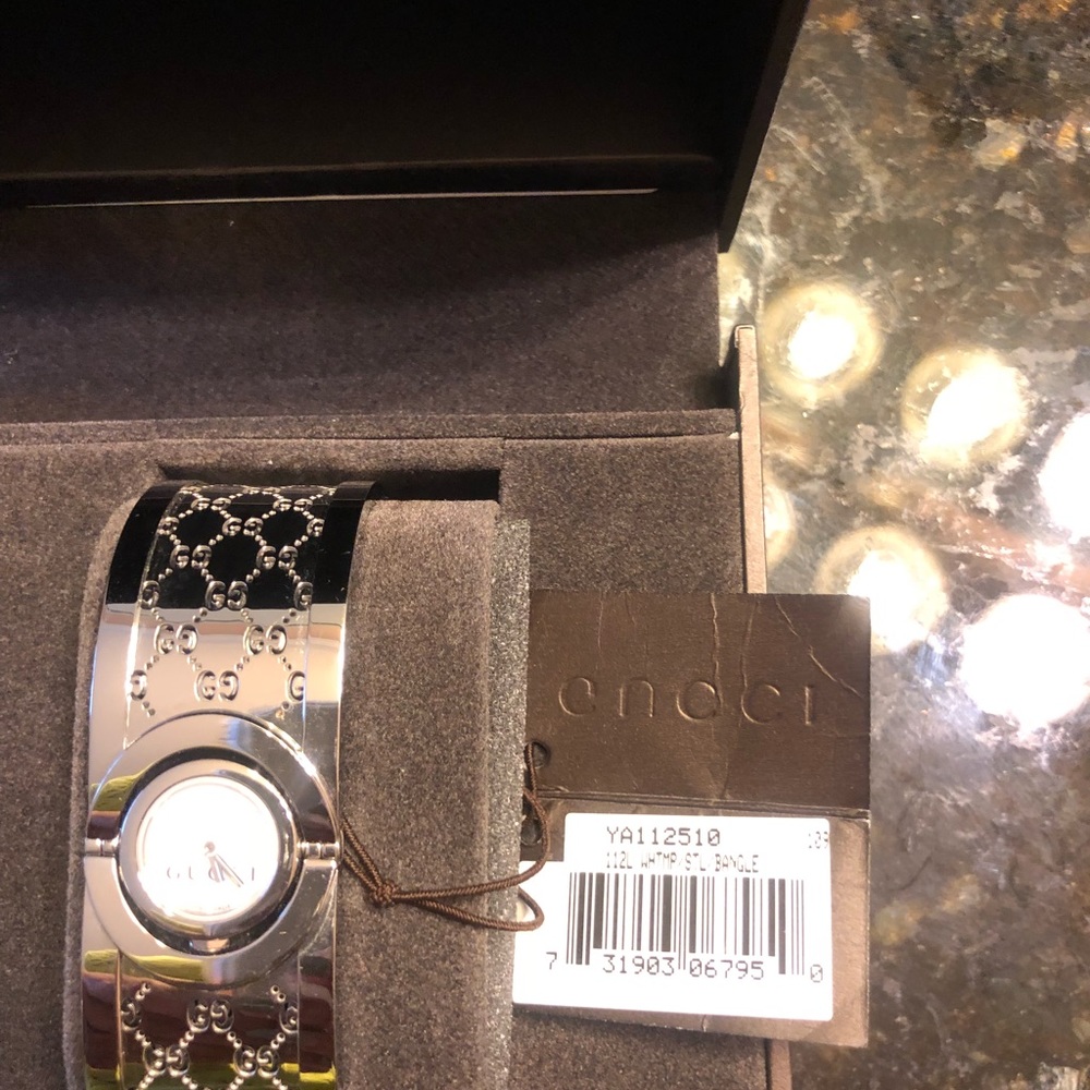 Gucci twirl watch